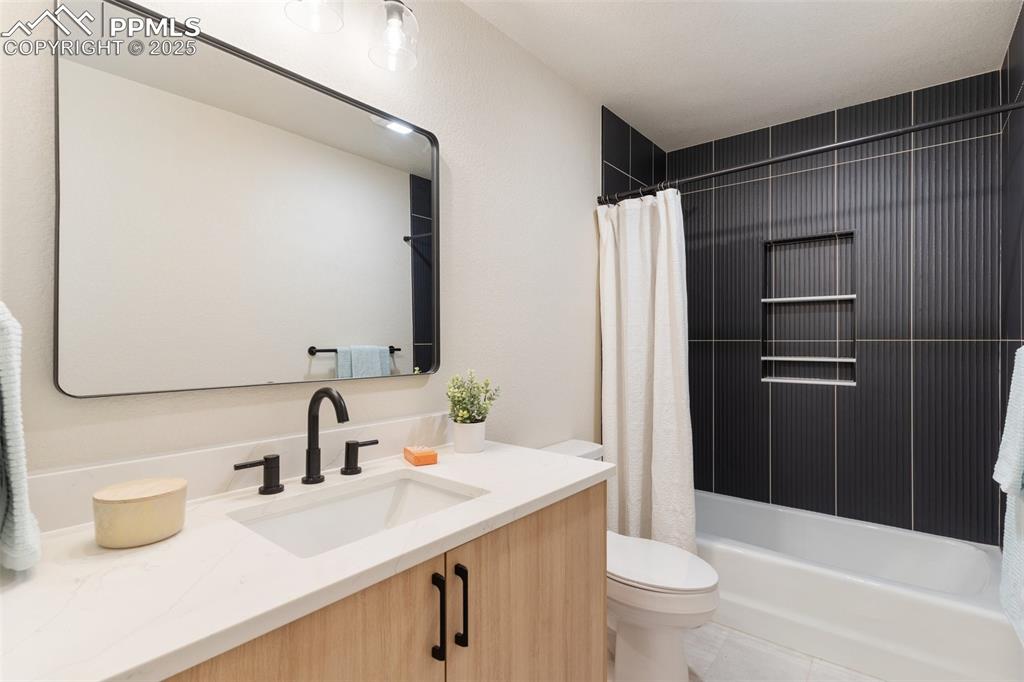 Image 6 of 37: Bathroom