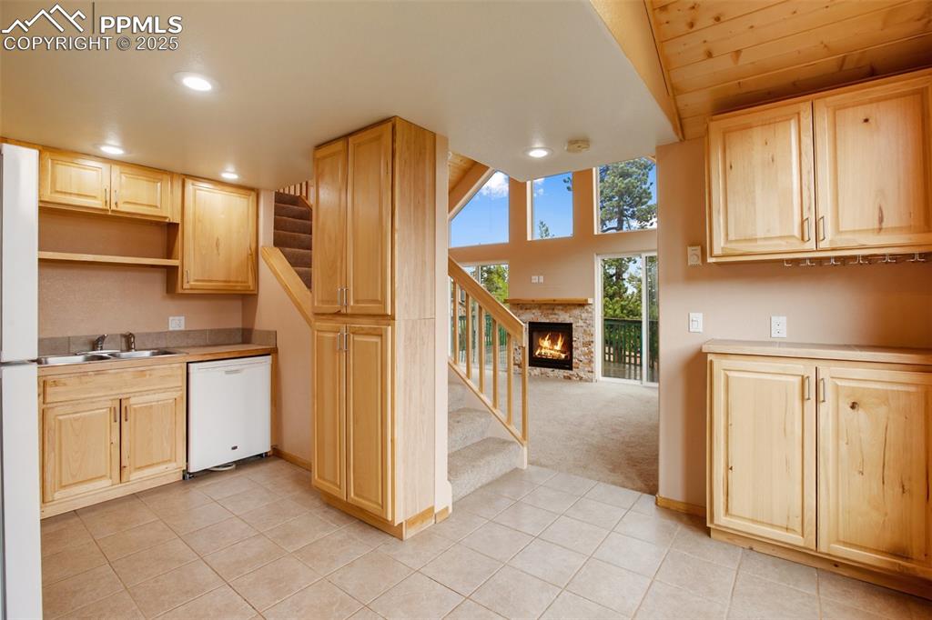 Image 14 of 50: coffee bar and pantry