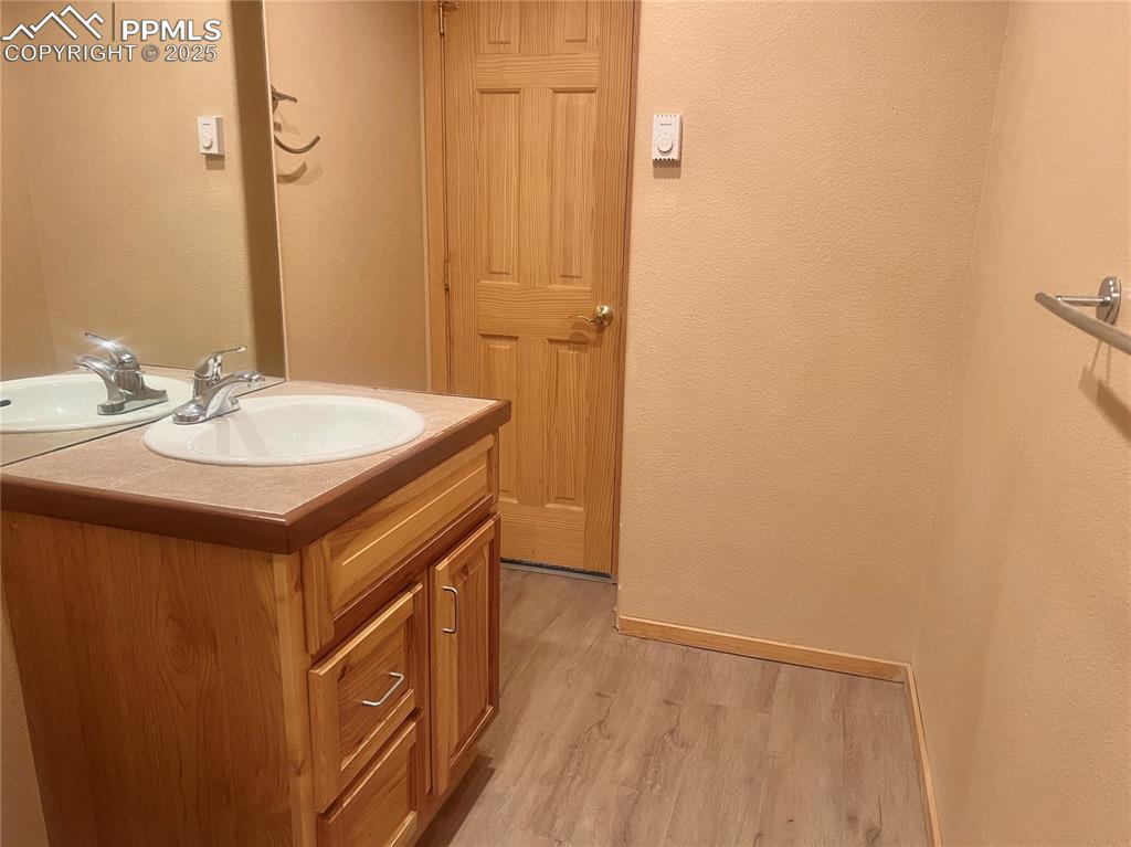 Image 21 of 50: Bathroom