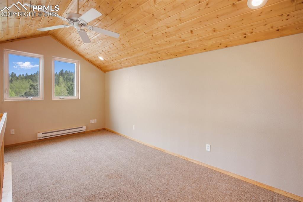 Image 23 of 50: Bedroom