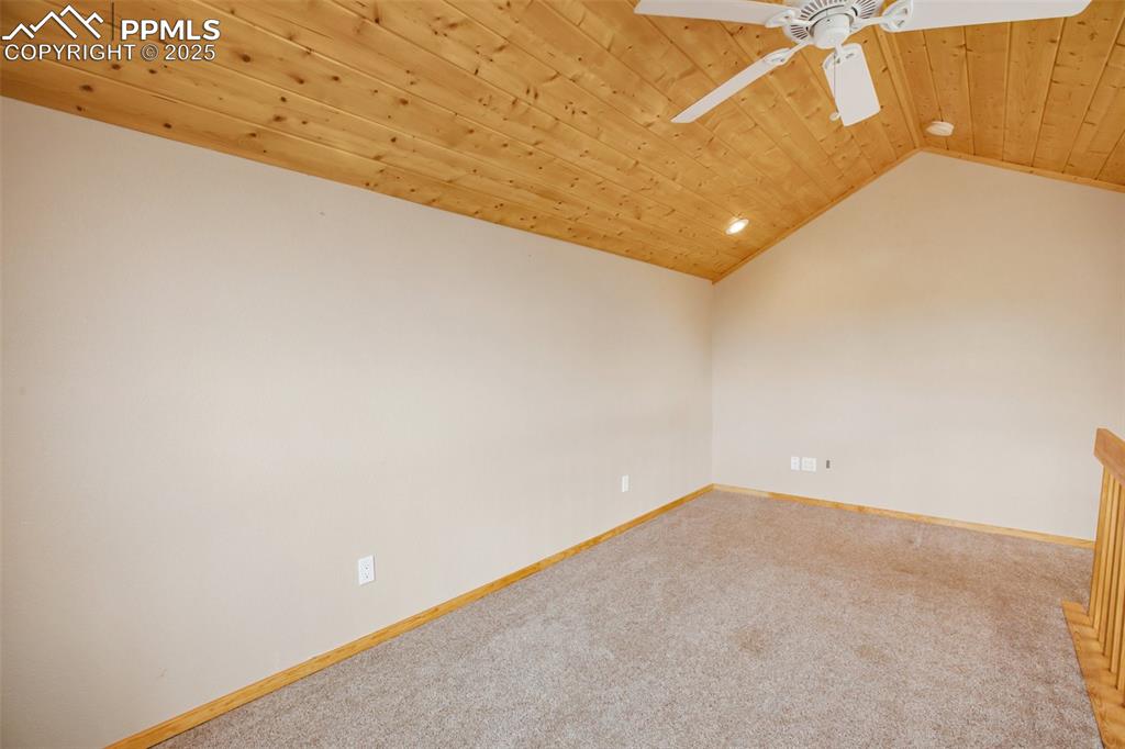 Image 24 of 50: Bedroom