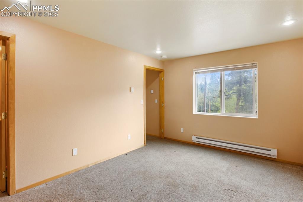 Image 30 of 50: Bedroom