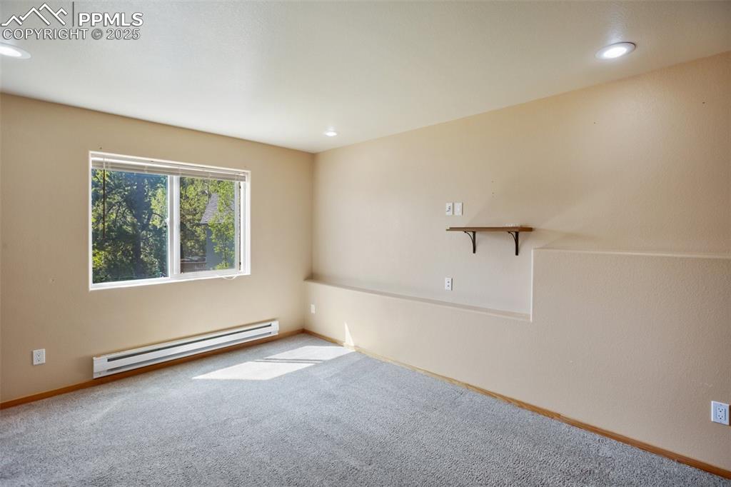 Image 32 of 50: Bedroom