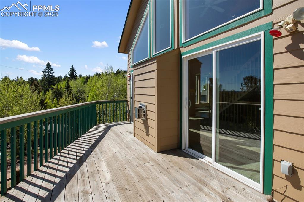 Image 41 of 50: Deck