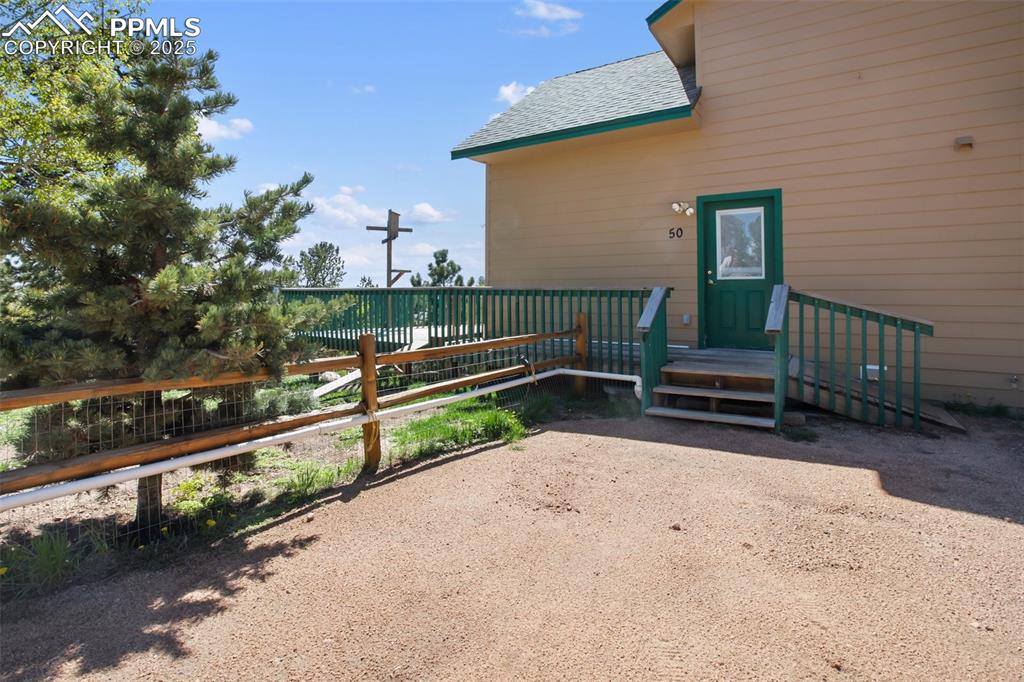 Image 43 of 50: Entry