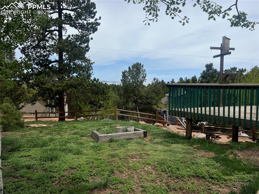 Image 49 of 50: Yard