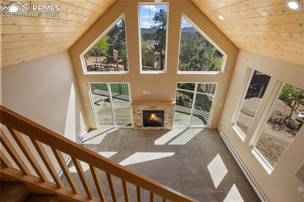 Image 6 of 50: Living Room