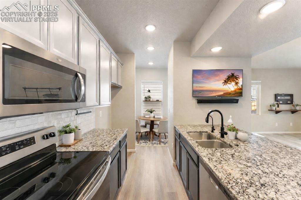 Image 11 of 38: Virtually Staged