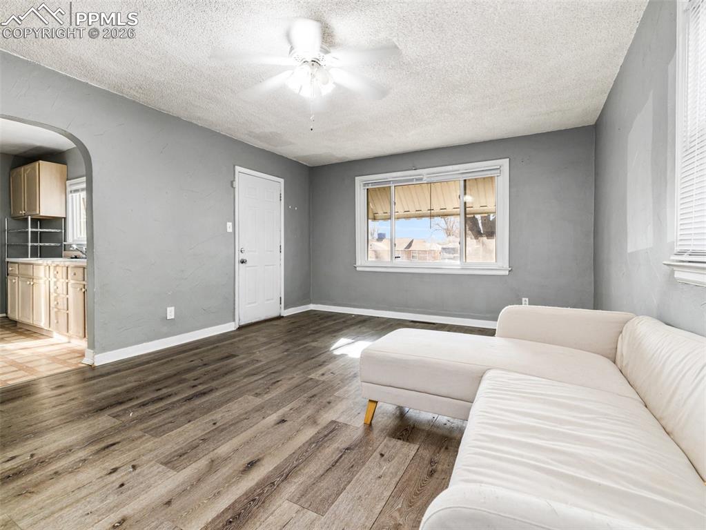 Image 3 of 11: No Description Available