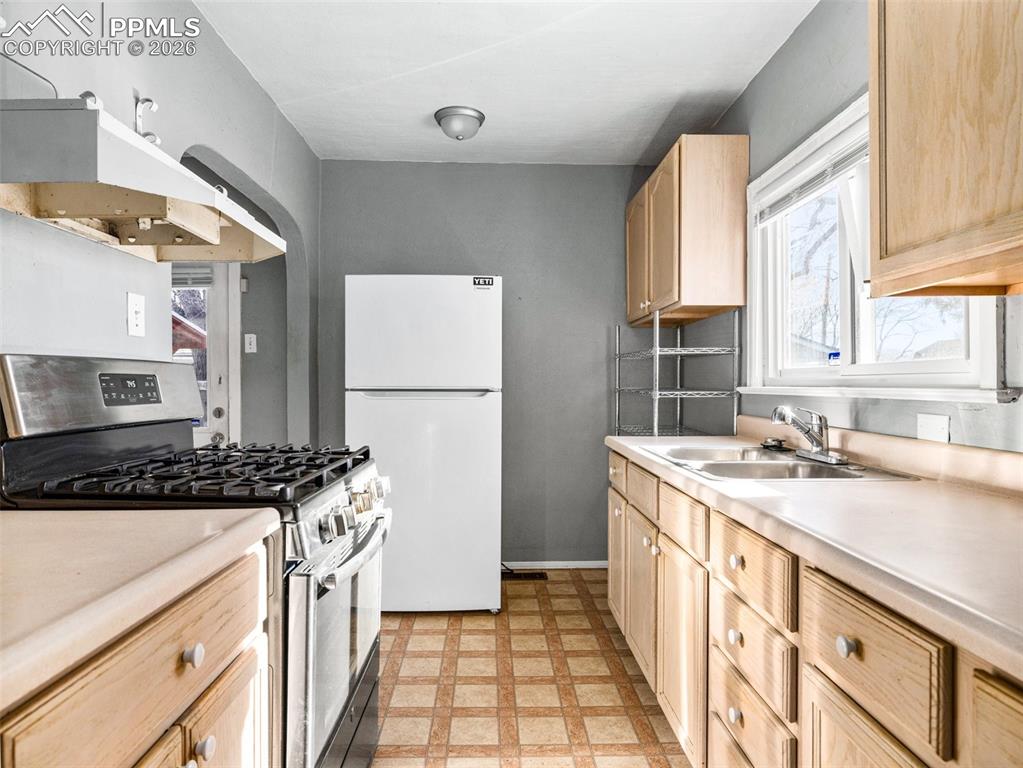 Image 4 of 11: No Description Available