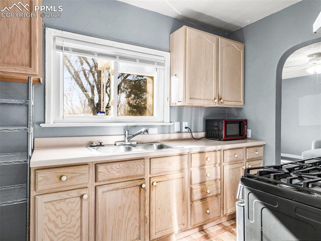 Image 5 of 11: No Description Available