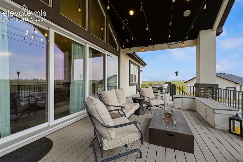 Image 14 of 41: Deck
