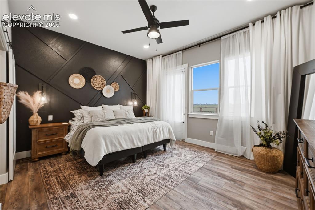 Image 16 of 41: Bedroom