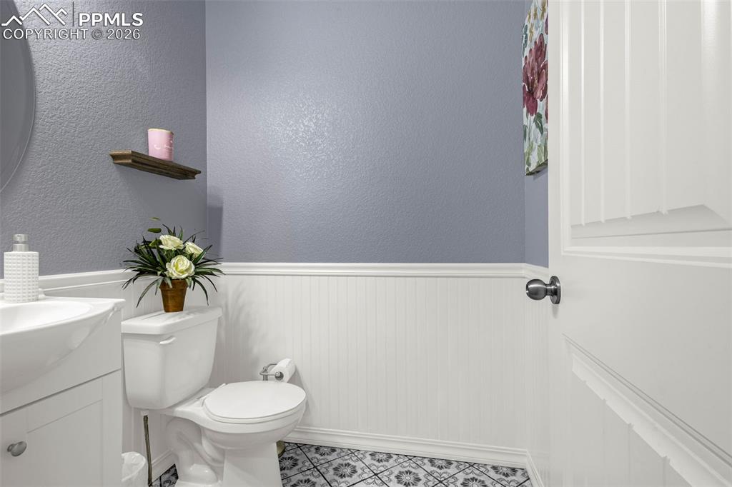 Image 14 of 48: Bathroom