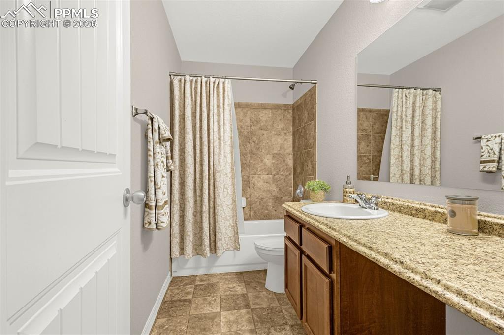 Image 26 of 48: Bathroom