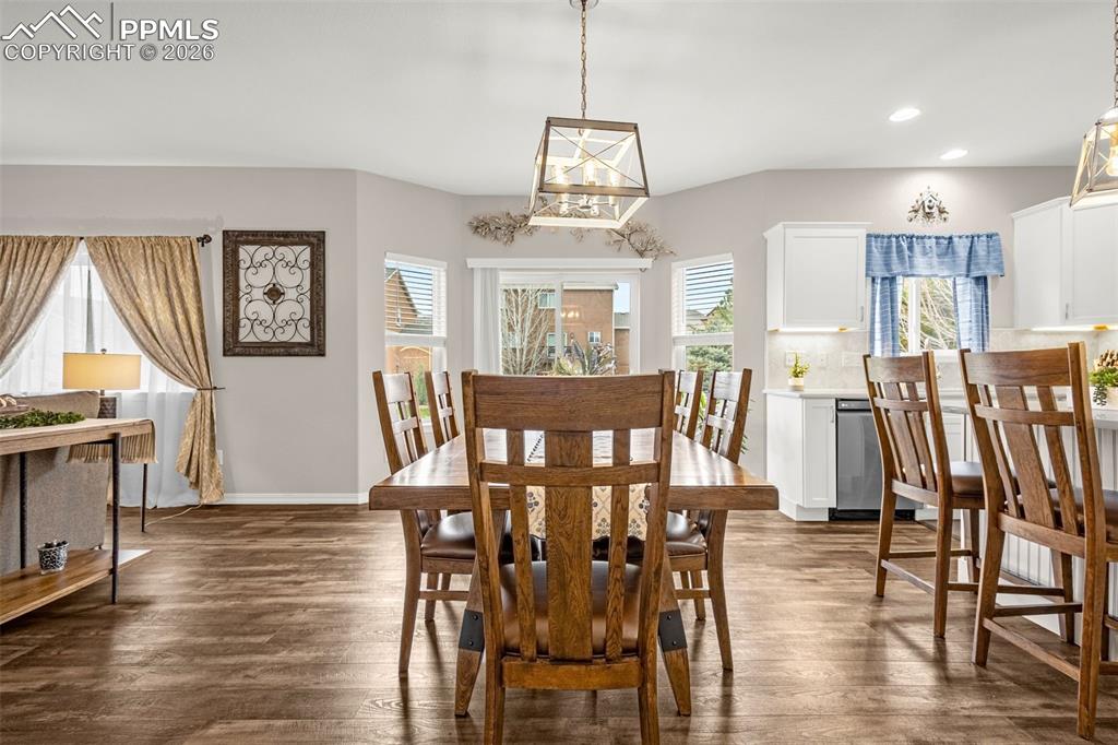 Image 8 of 48: Dining Area