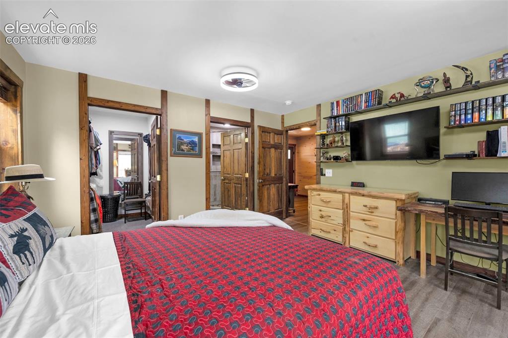 Image 19 of 40: Bedroom