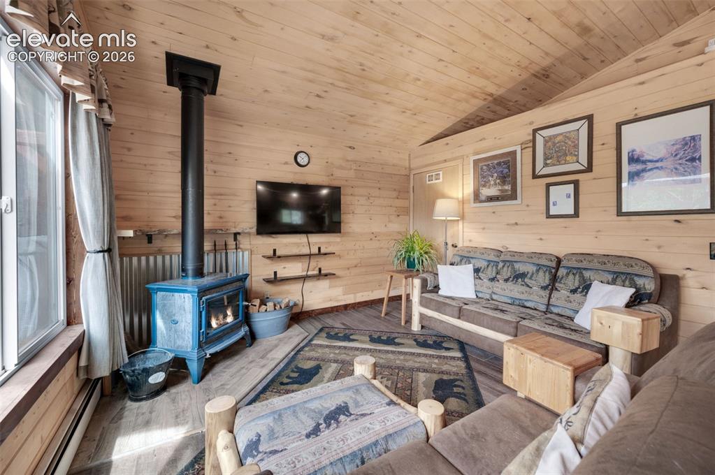Image 7 of 40: Living Room