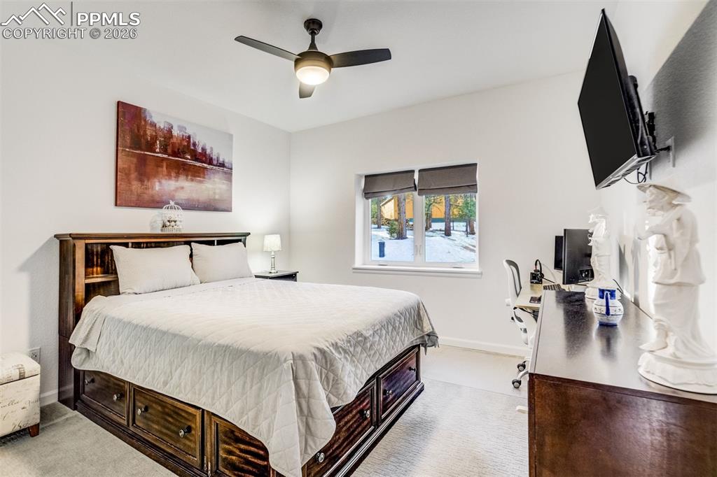 Image 15 of 40: Bedroom