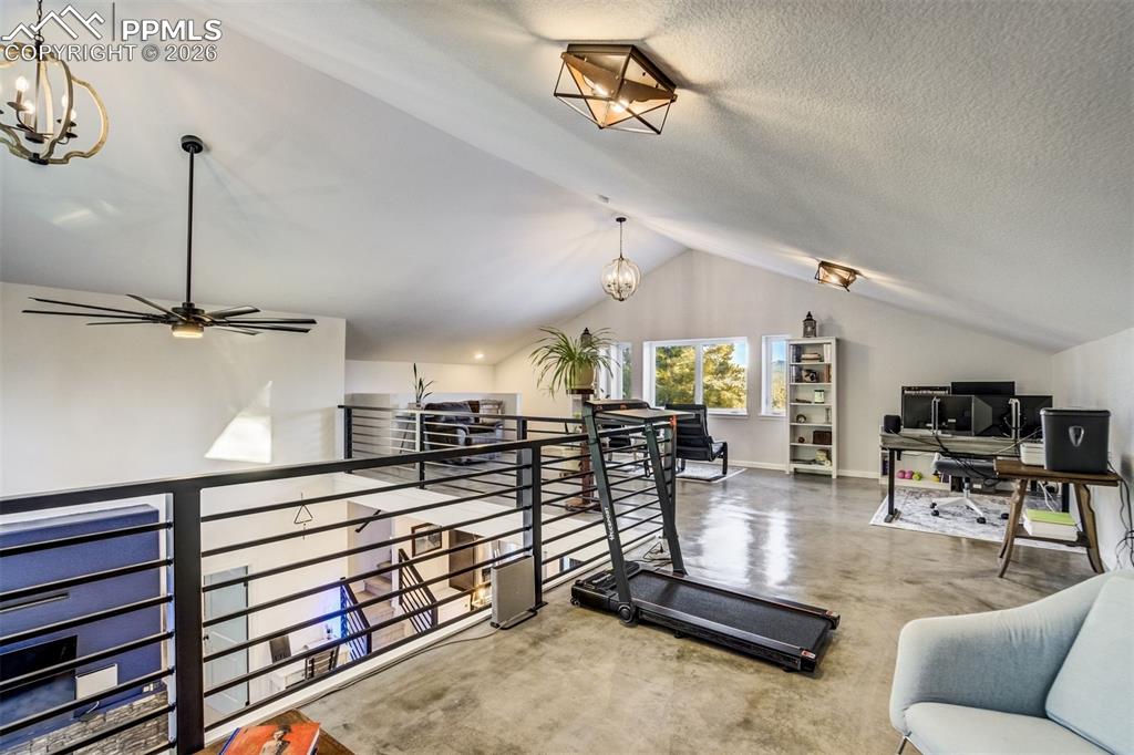 Image 21 of 40: Loft