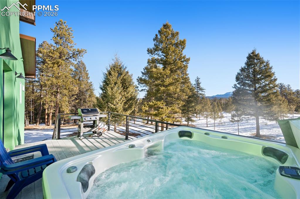 Image 26 of 40: Pool