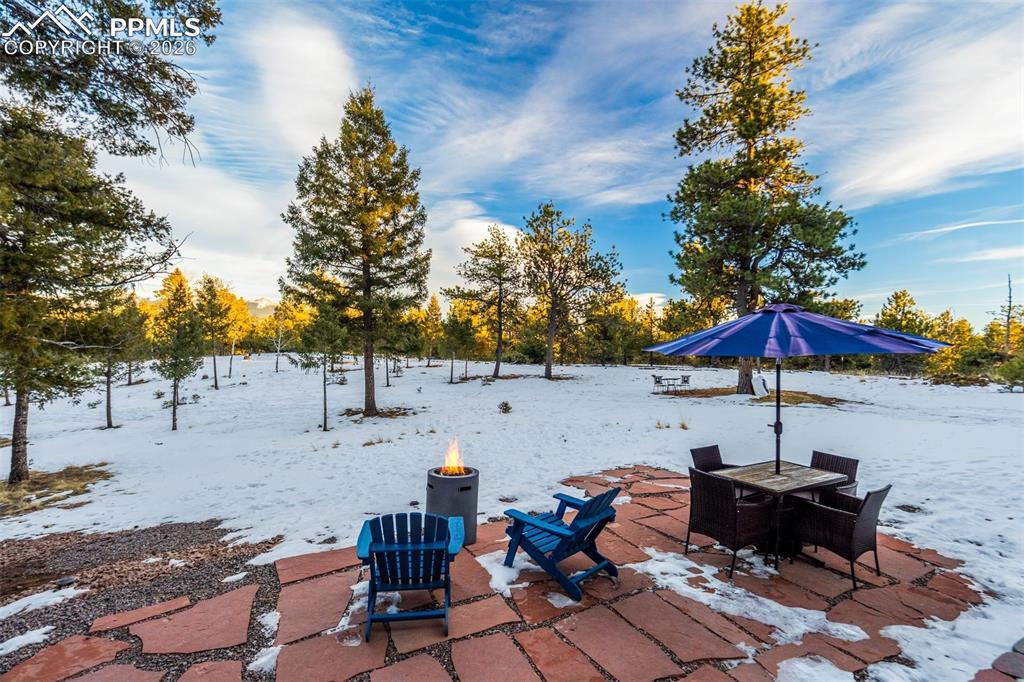 Image 27 of 40: Yard