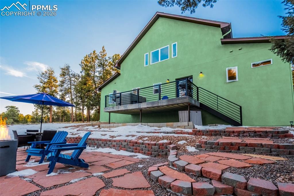 Image 28 of 40: Back of Structure