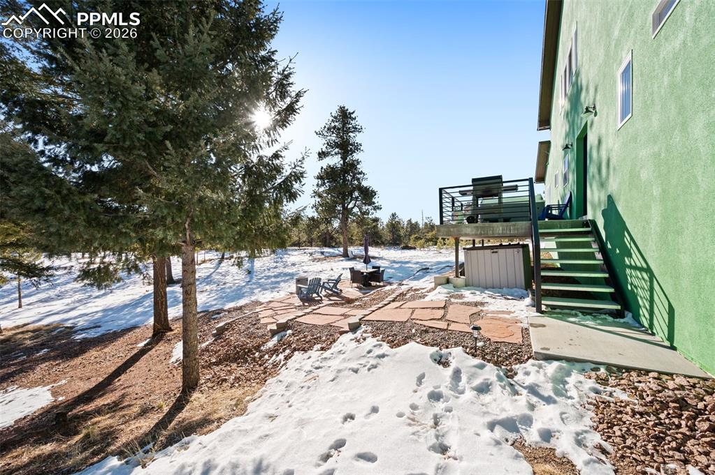 Image 32 of 40: Yard