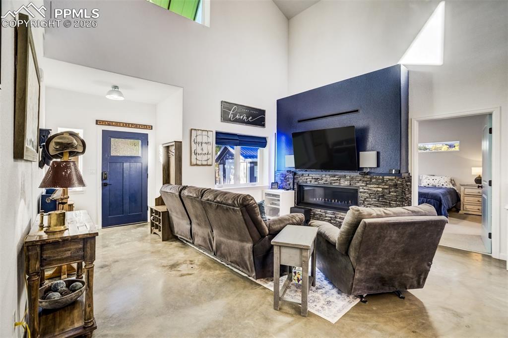 Image 6 of 40: Living Room