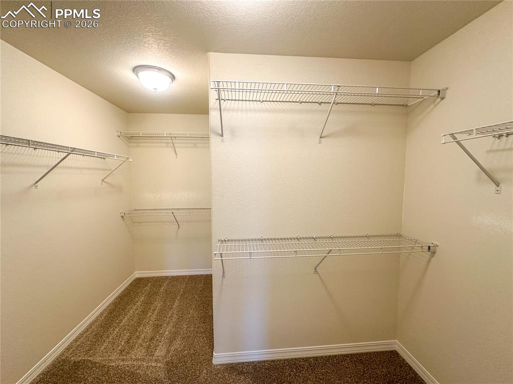 Image 25 of 36: Closet