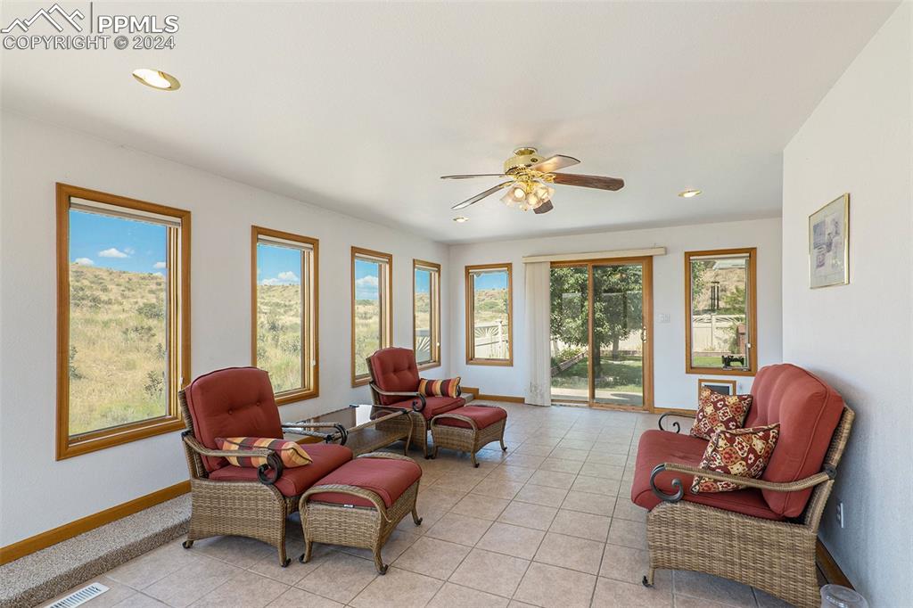 Image 16 of 50: Sunroom