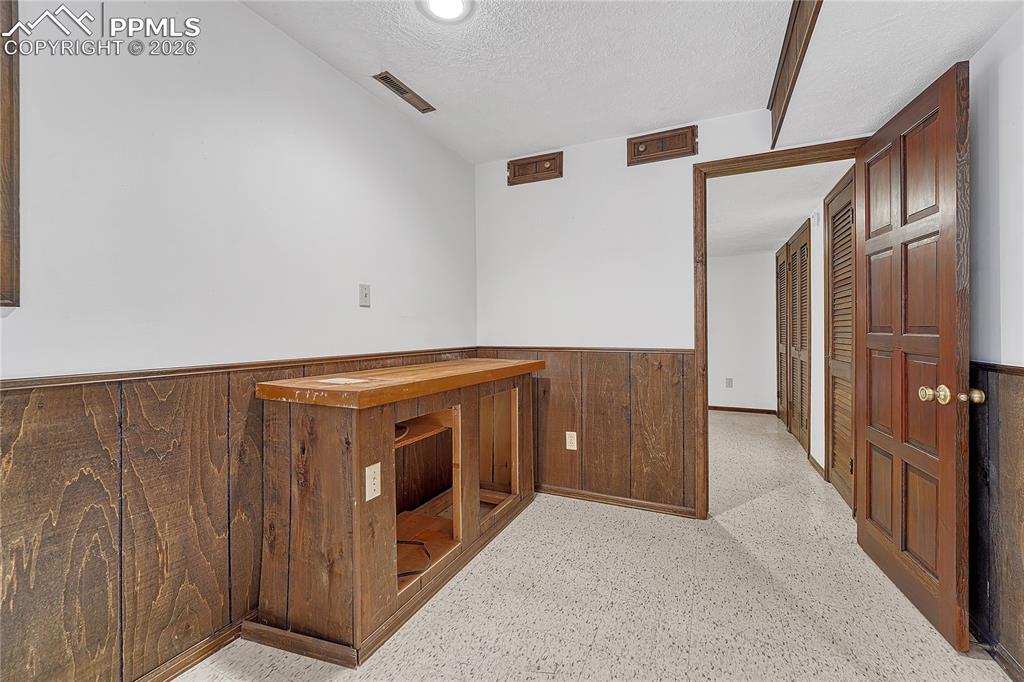 Image 27 of 49: Workshop