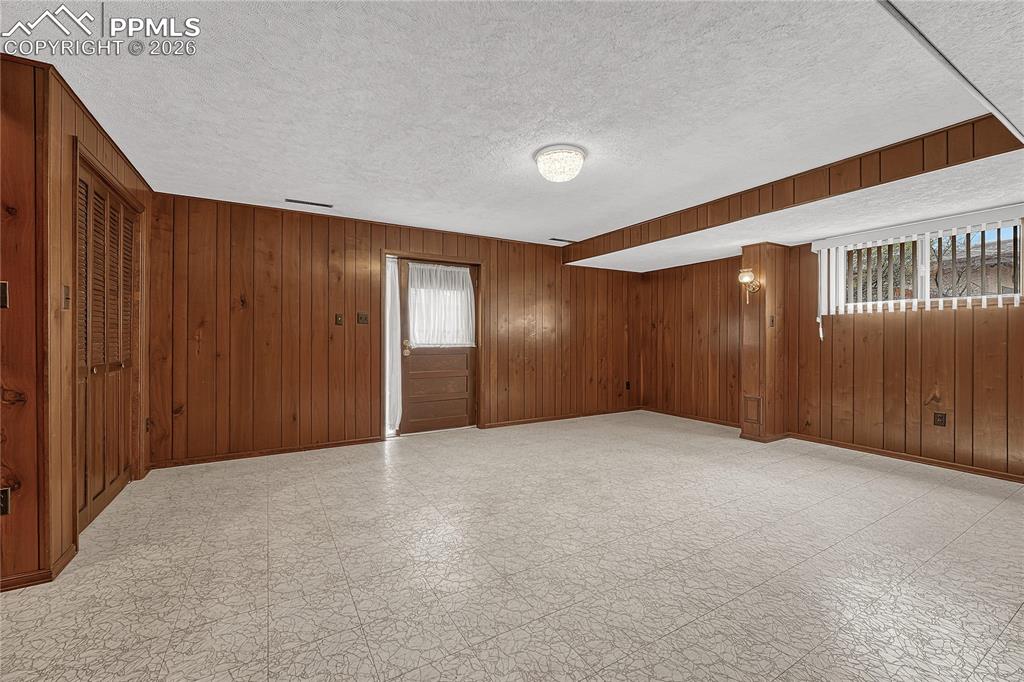 Image 29 of 49: Bedroom