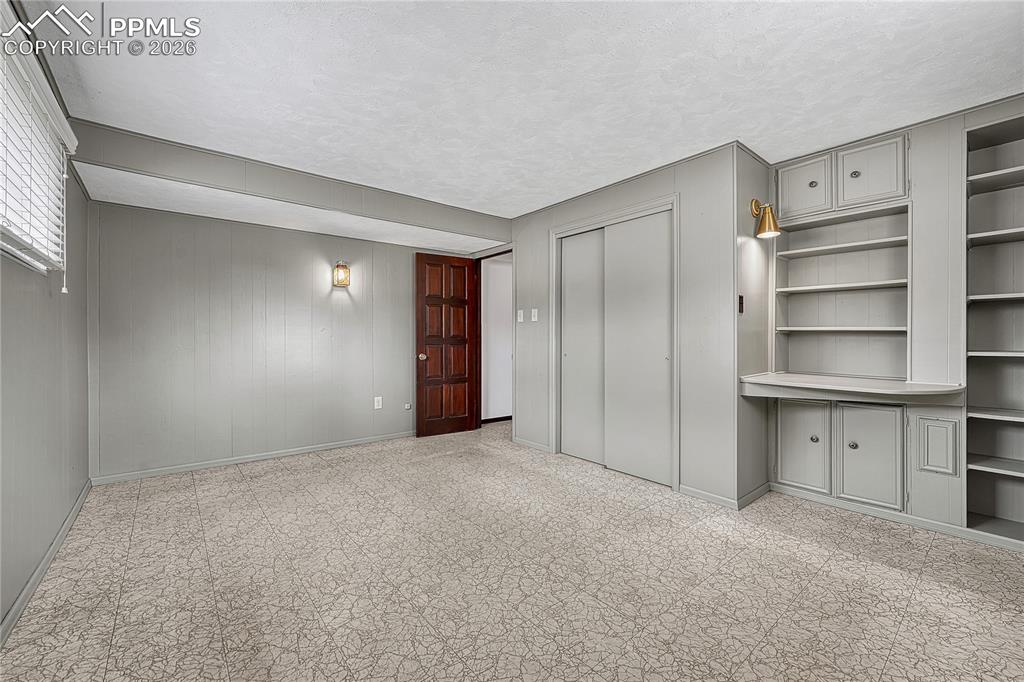 Image 33 of 49: Bedroom