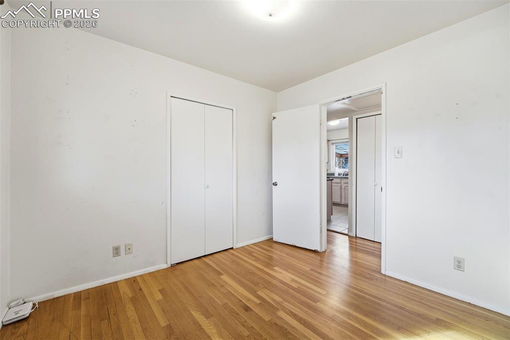 Image 14 of 50: Bedroom