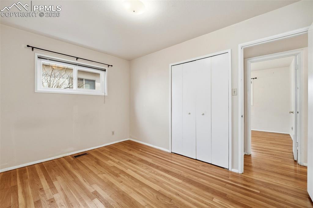 Image 18 of 50: Bedroom