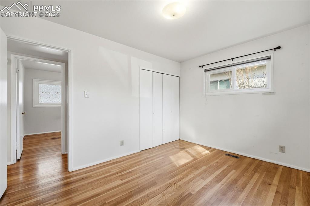 Image 20 of 50: Bedroom