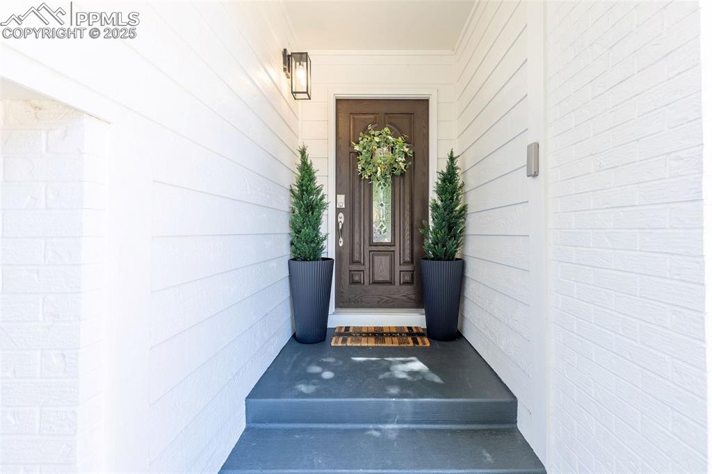 Image 3 of 41: Entrance to property