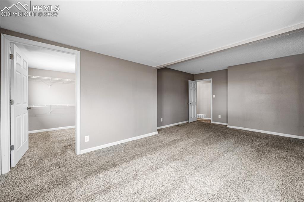 Image 15 of 33: Bedroom