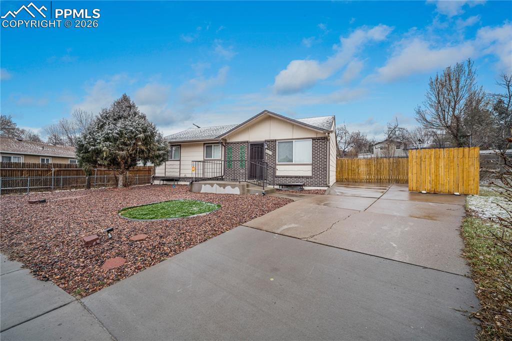 Image 2 of 33: Front of Structure