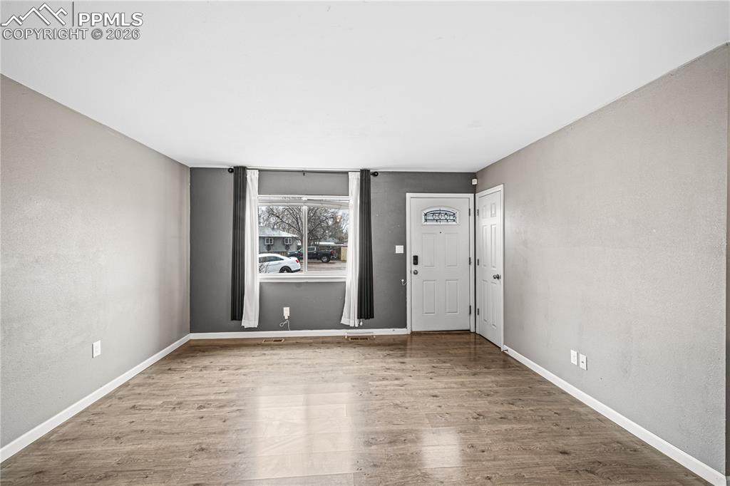 Image 6 of 33: Entry