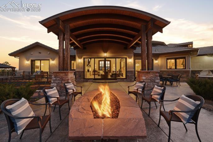 Image 12 of 50: Patio