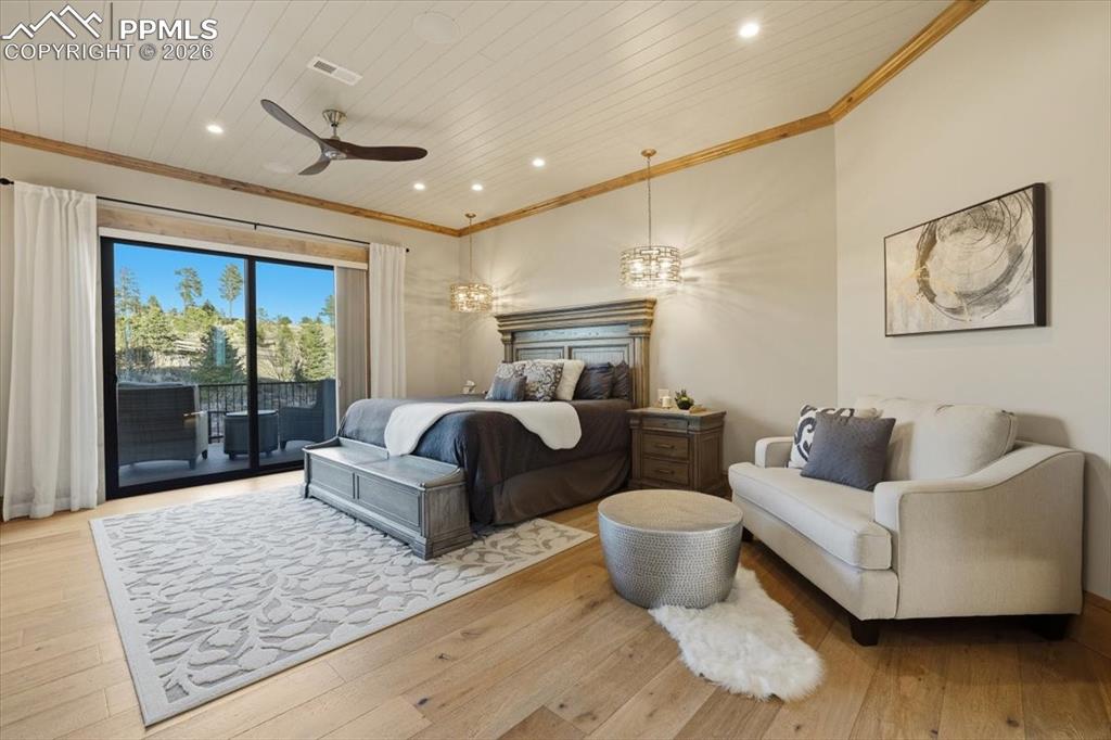 Image 15 of 50: Bedroom