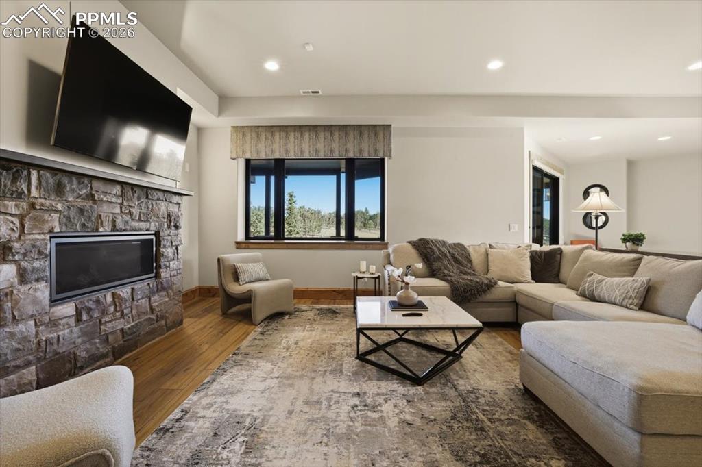 Image 27 of 50: Great Room