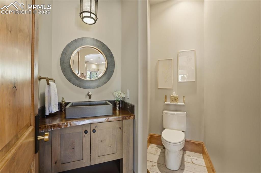 Image 33 of 50: Bathroom