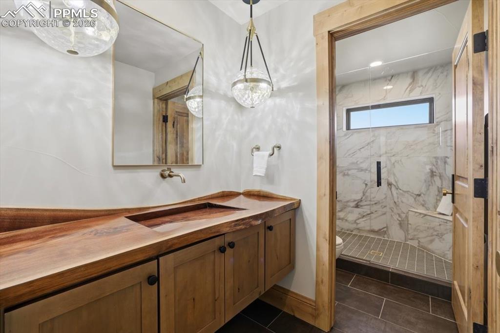 Image 37 of 50: Bathroom