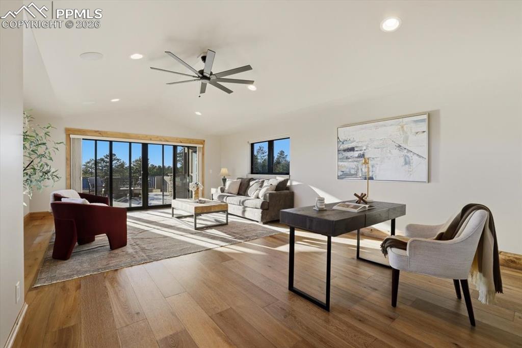 Image 39 of 50: Lifestyle Suite