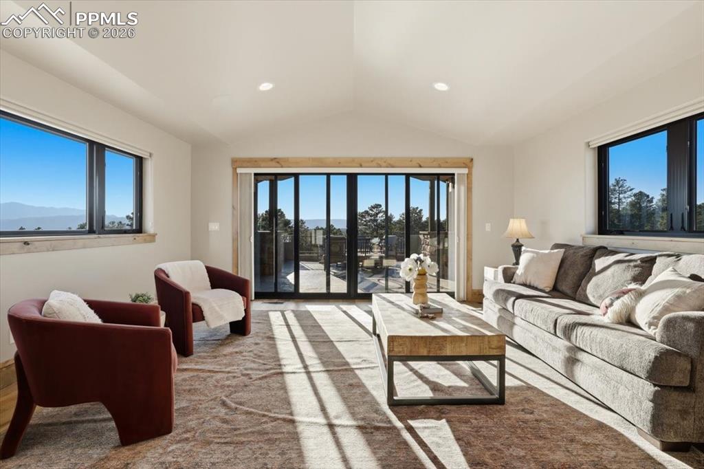 Image 40 of 50: Lifestyle Suite