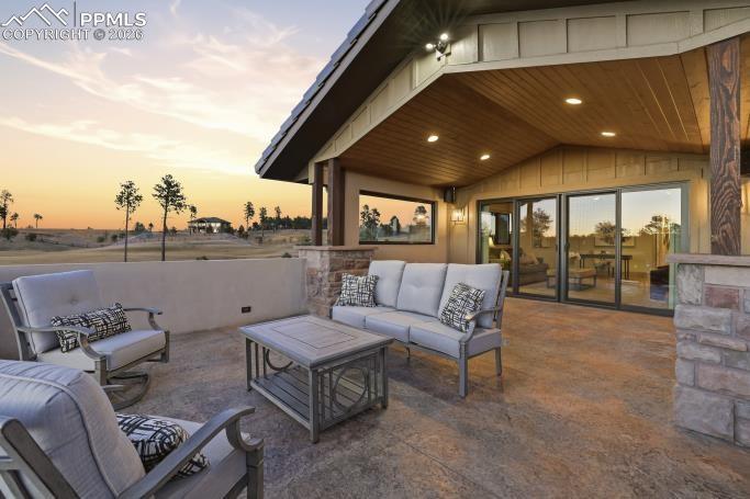 Image 41 of 50: Lifestyle Suite Viewing Deck