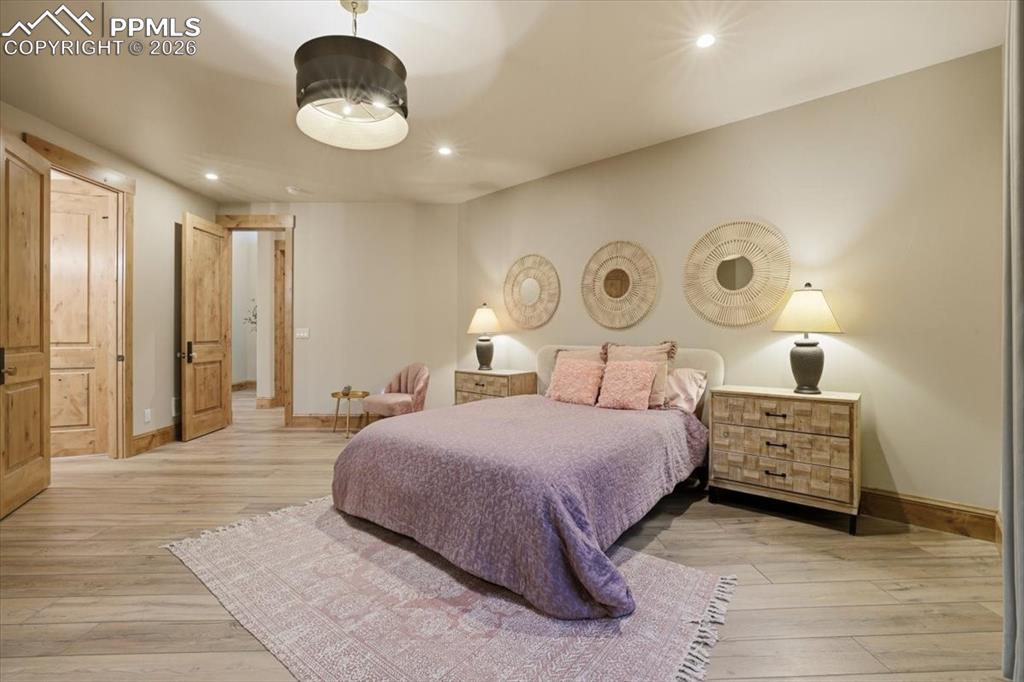 Image 45 of 50: Bedroom